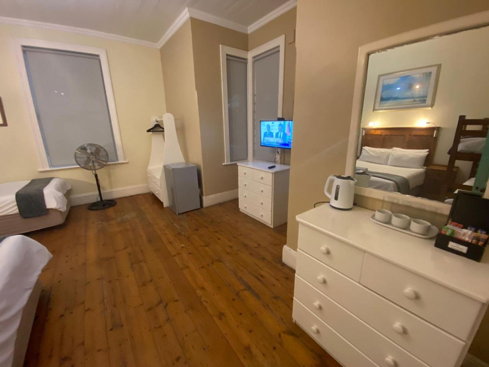 Green Door Guesthouse موسيلباي الغرفة الصورة