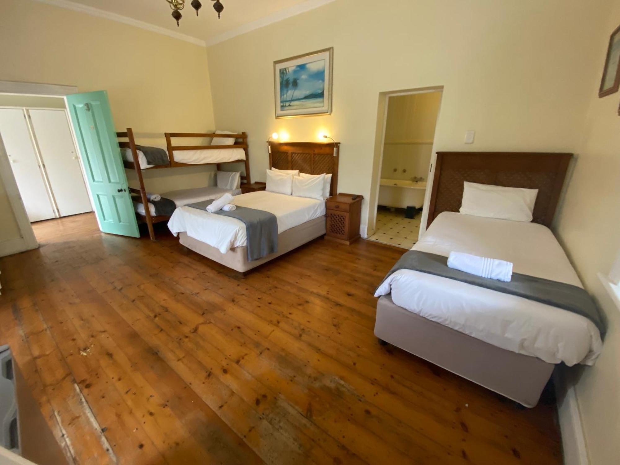 Green Door Guesthouse موسيلباي الغرفة الصورة