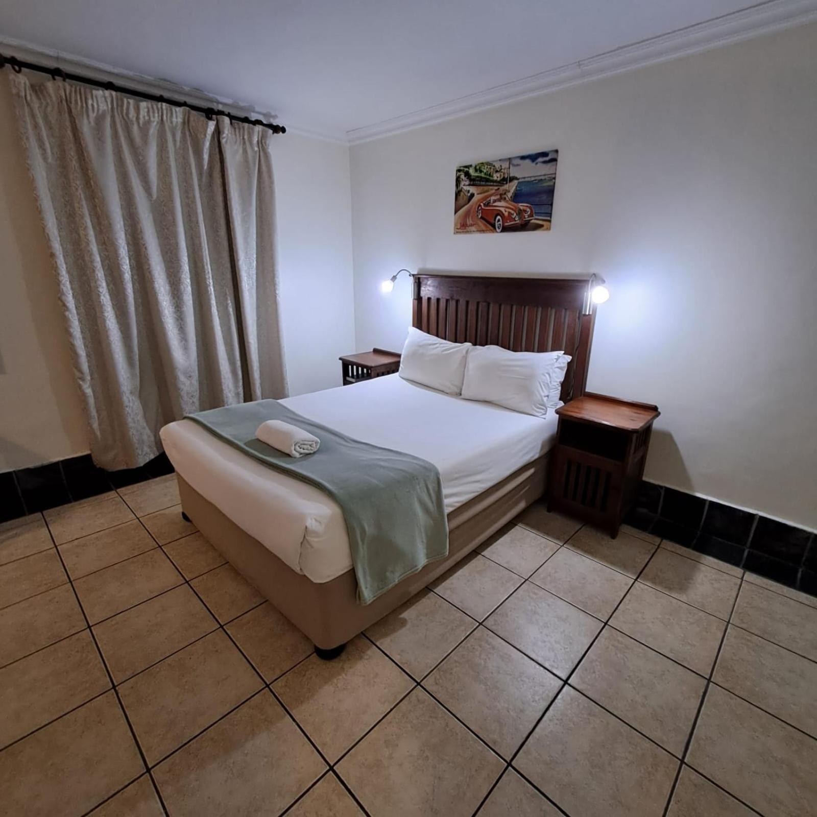 Green Door Guesthouse موسيلباي الغرفة الصورة