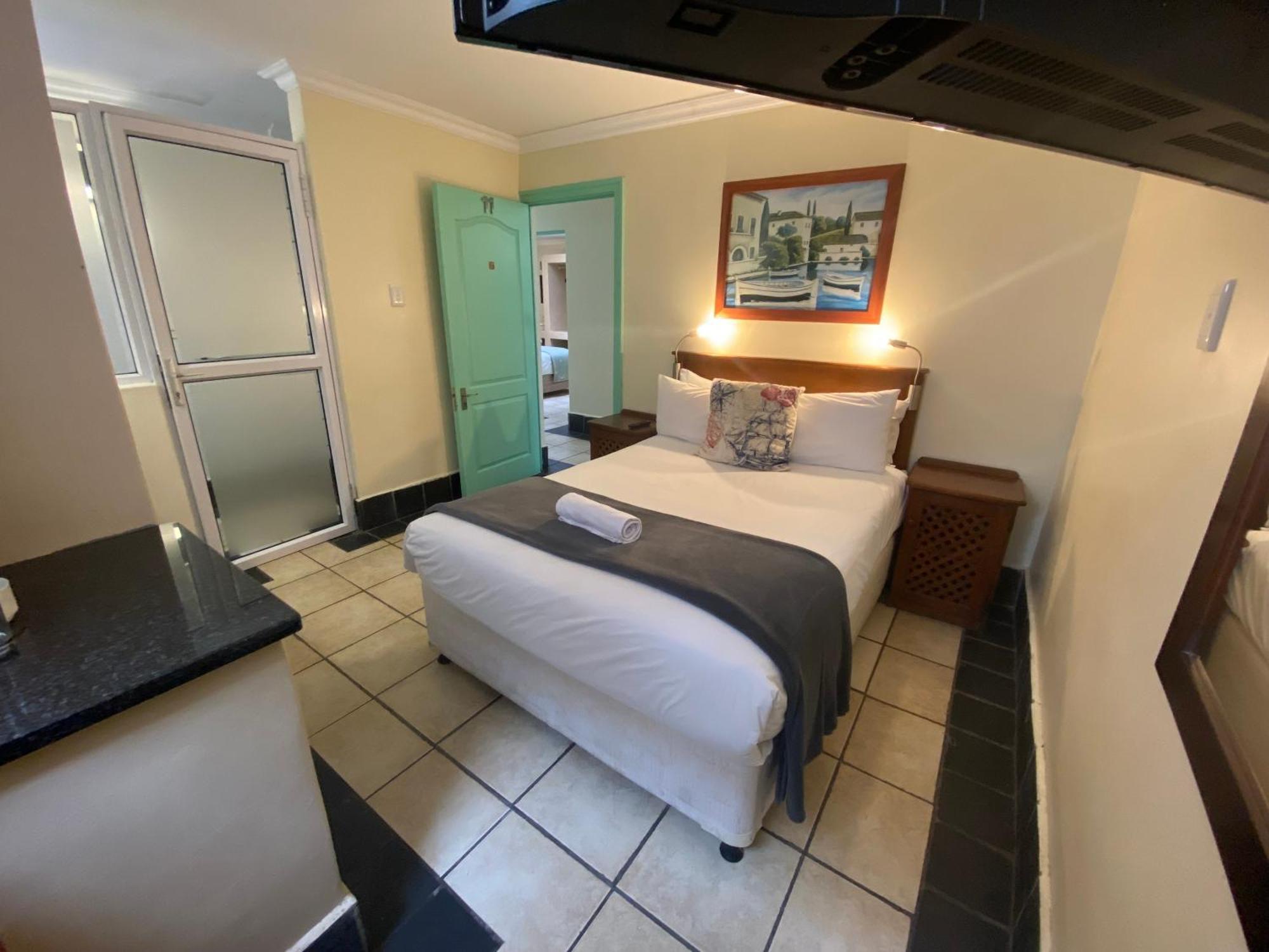 Green Door Guesthouse موسيلباي الغرفة الصورة