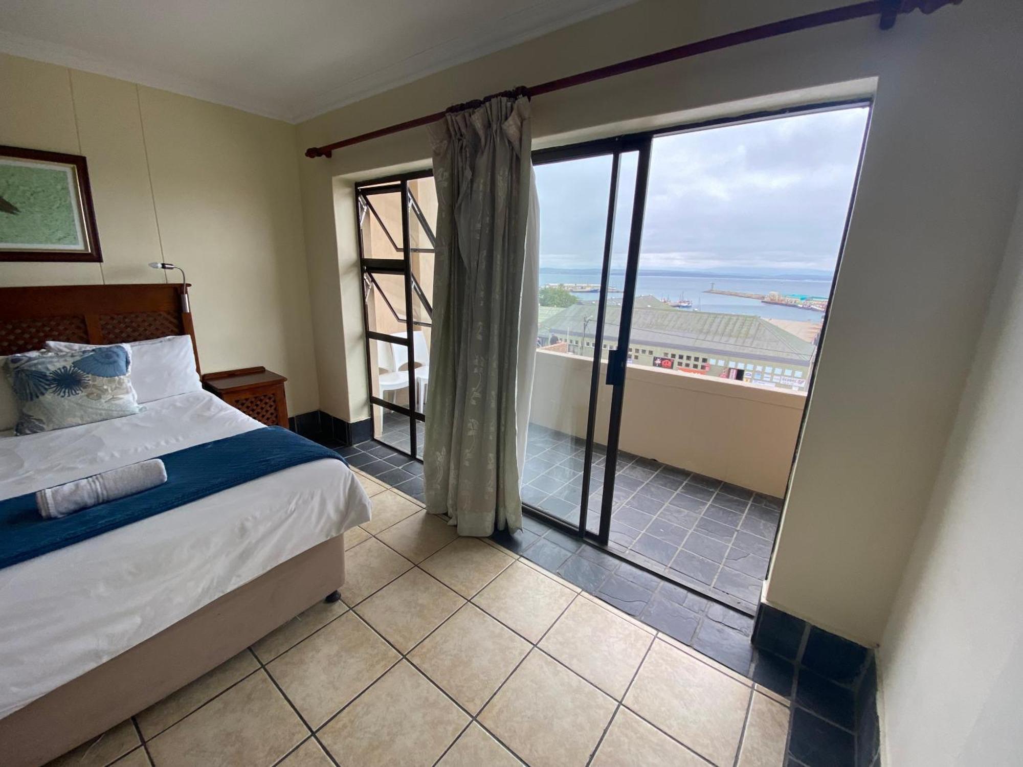 Green Door Guesthouse موسيلباي الغرفة الصورة