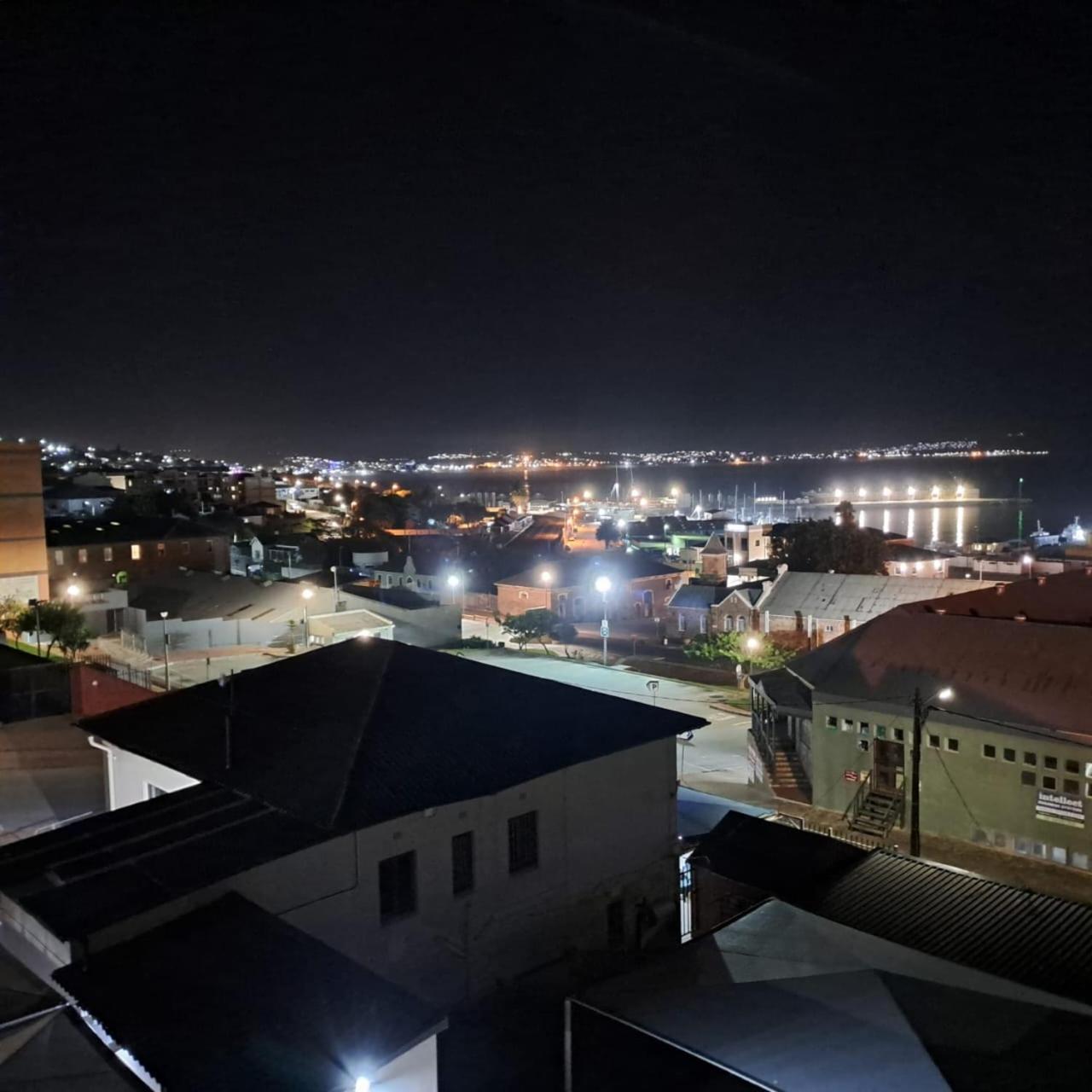 Green Door Guesthouse موسيلباي الغرفة الصورة
