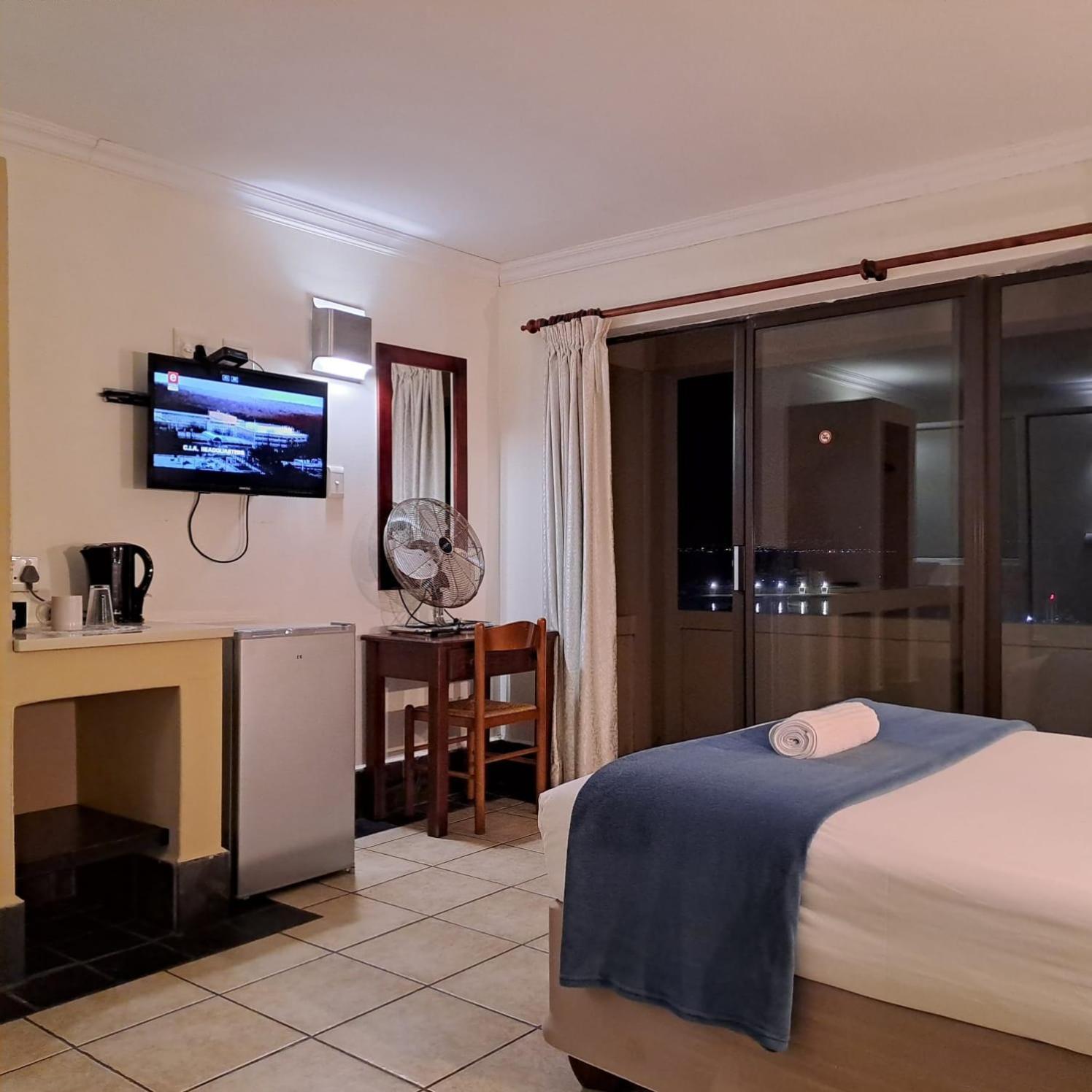 Green Door Guesthouse موسيلباي الغرفة الصورة