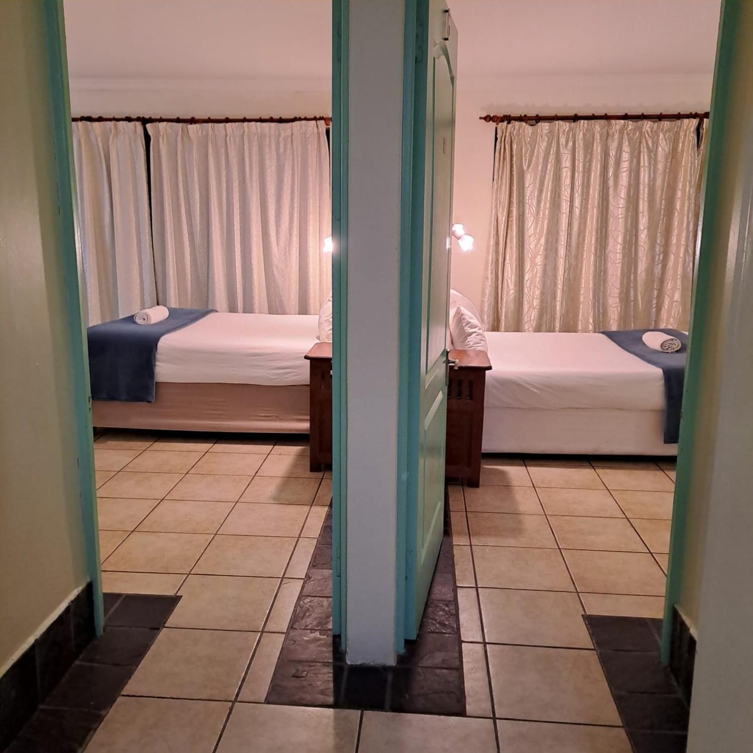 Green Door Guesthouse موسيلباي الغرفة الصورة