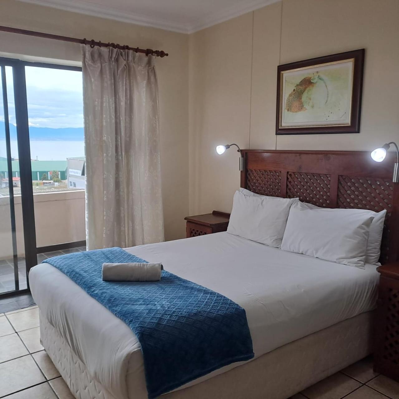 Green Door Guesthouse موسيلباي الغرفة الصورة