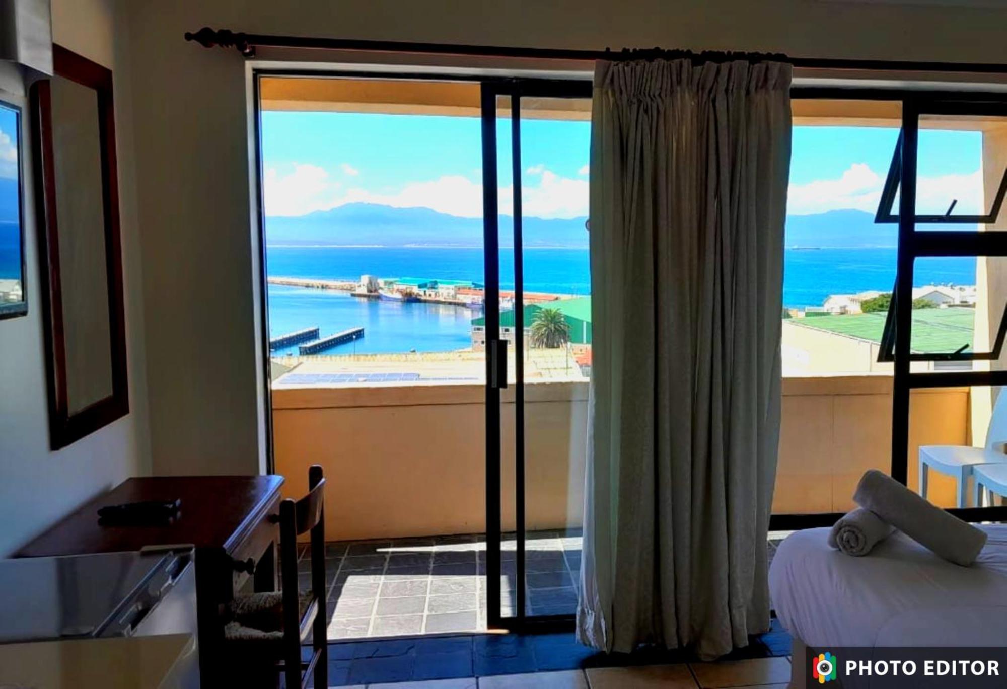 Green Door Guesthouse موسيلباي المظهر الخارجي الصورة