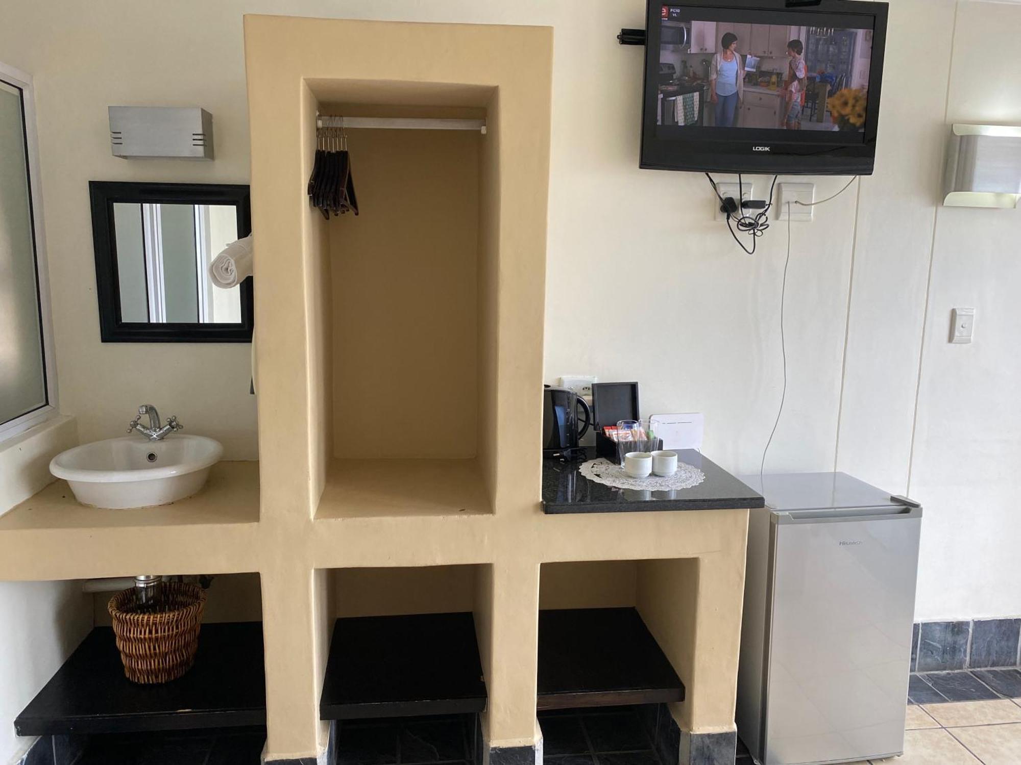 Green Door Guesthouse موسيلباي الغرفة الصورة